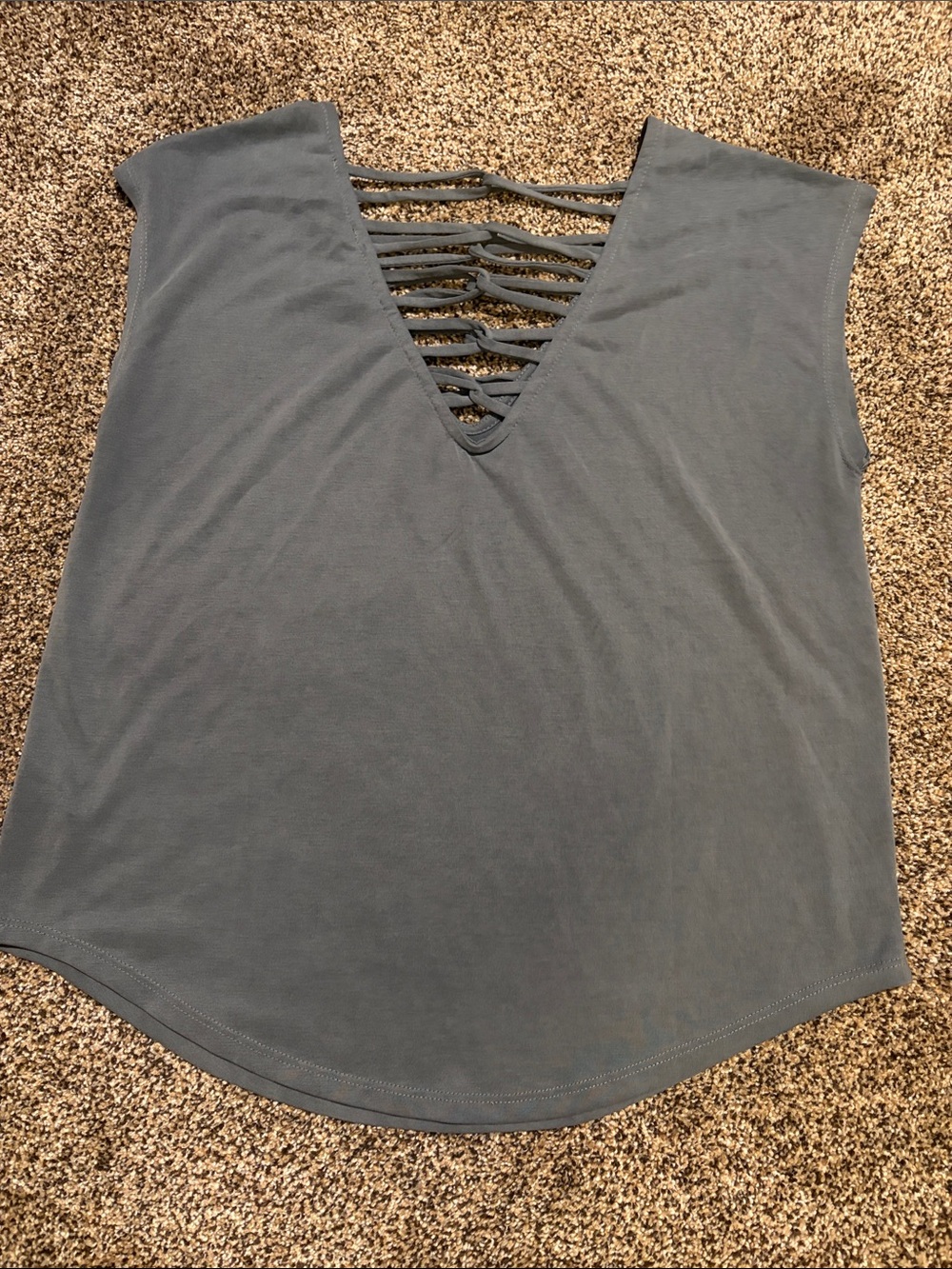 Buckle Women’s Strappy V-Neck Tank Top - Gray